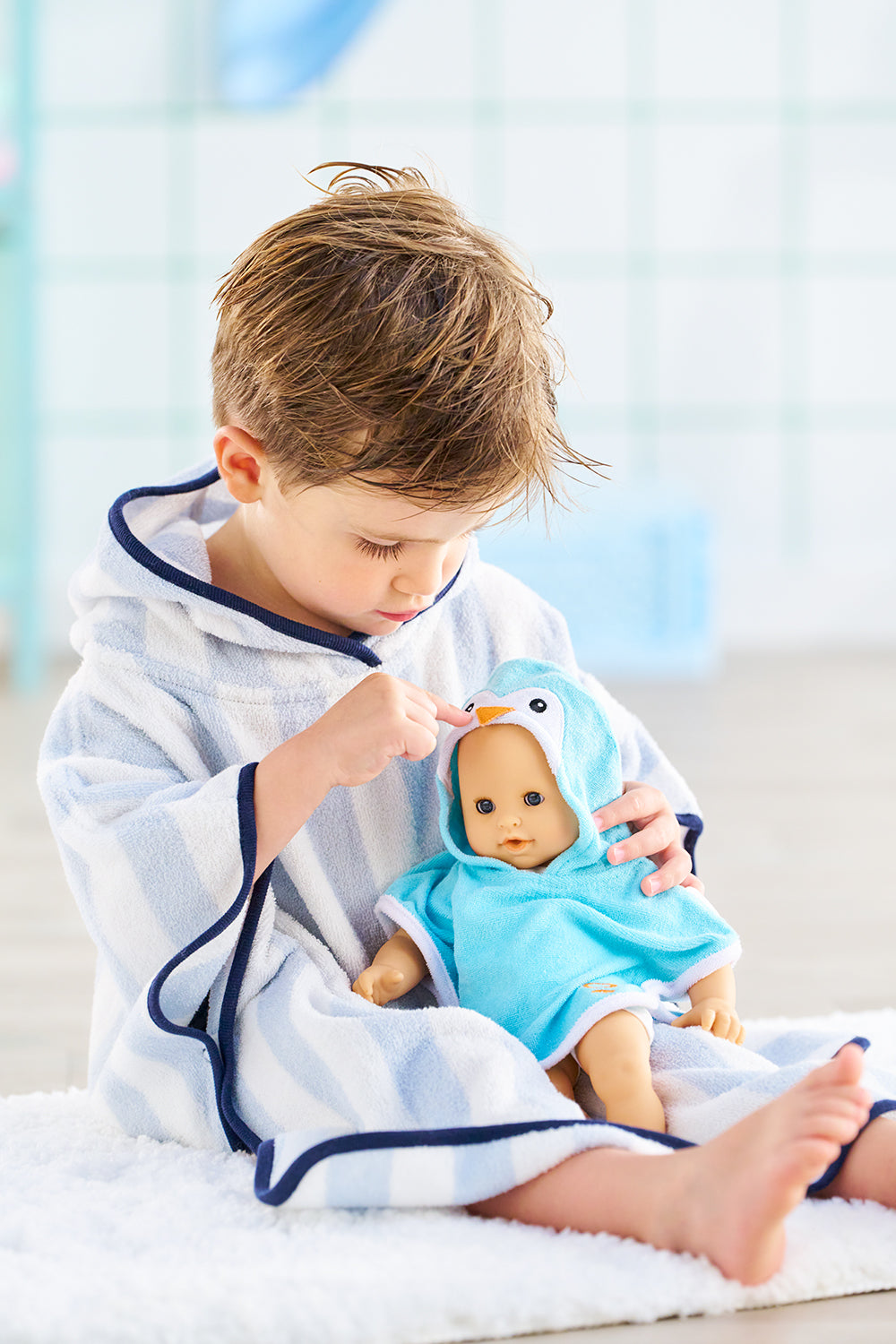 COROLE -  CAPE DE BAIN PINGOUIN POUPON 12"