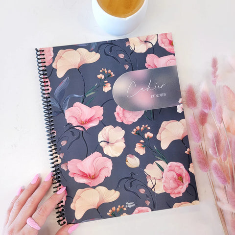 PAPIER & LATTE - CAHIER NOTES 8.5 X 11'' ENOLA FLEUR FOND NOIR