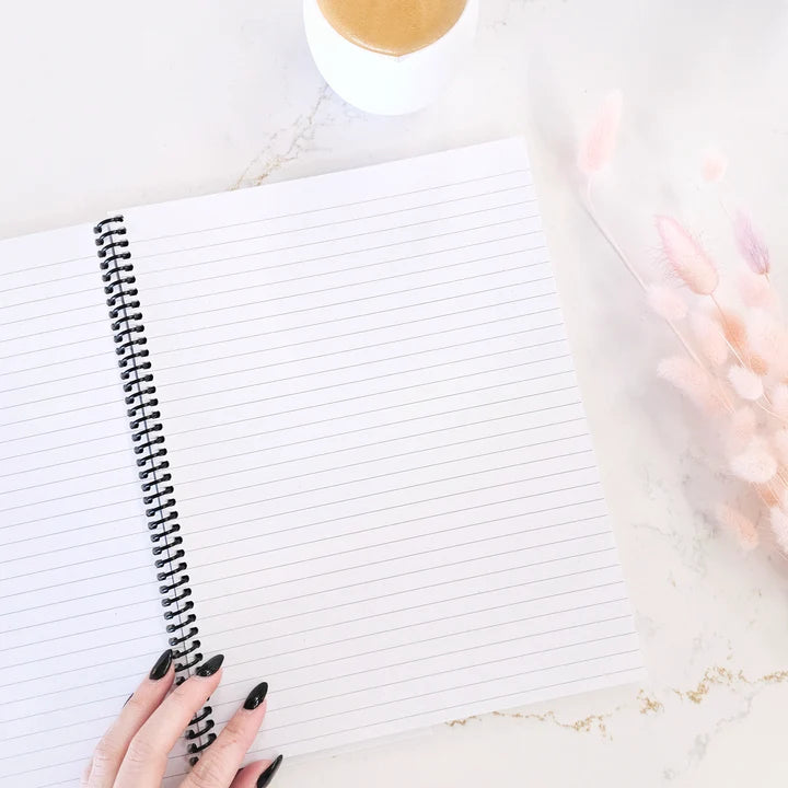 PAPIER & LATTE - CAHIER NOTES 8.5 X 11'' ENOLA FLEUR FOND NOIR