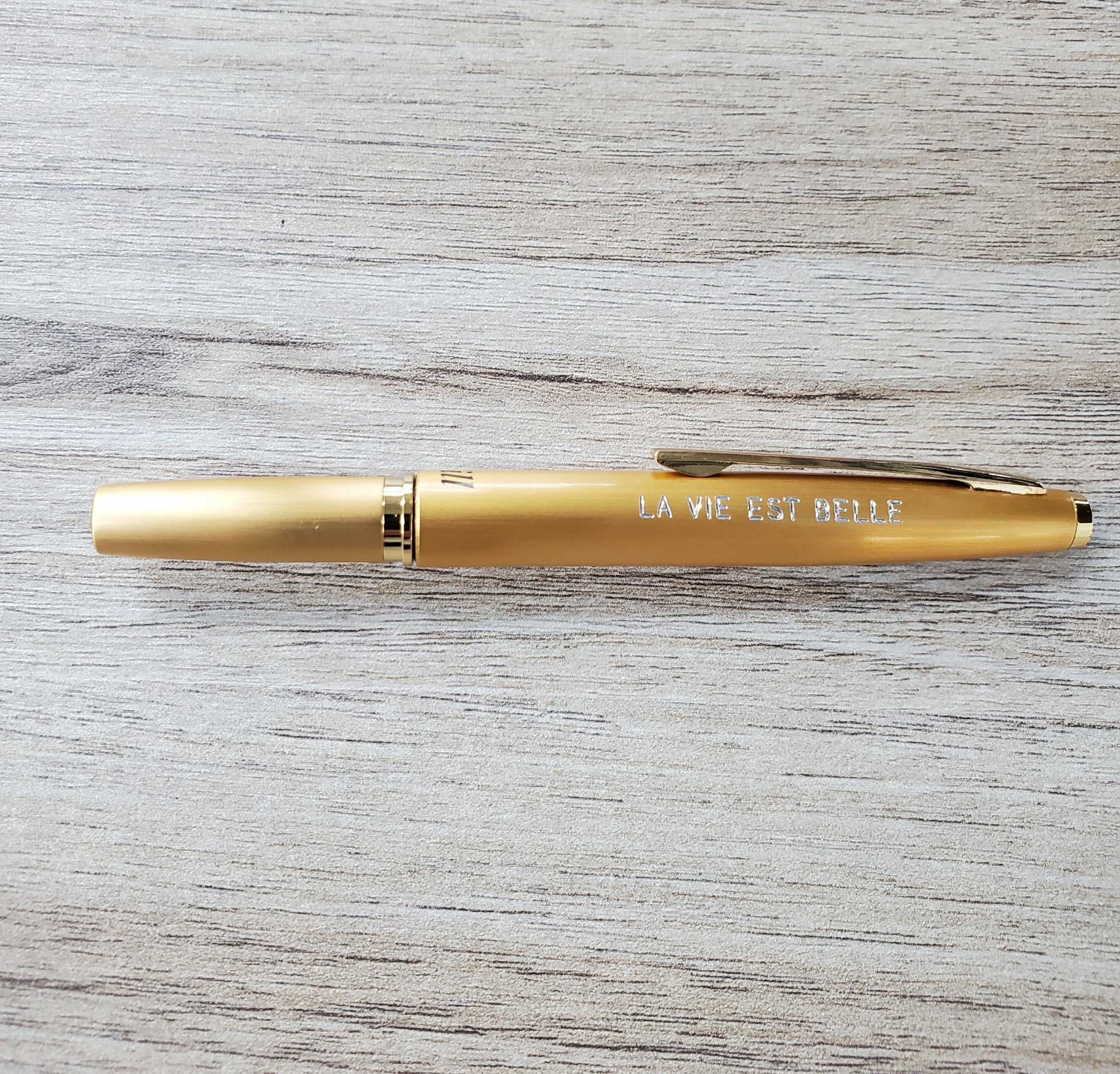 GRAVURE EN LETTRES CARRES PREMIÈRE LIGNE - PERSONNALISER STYLO "WILL"