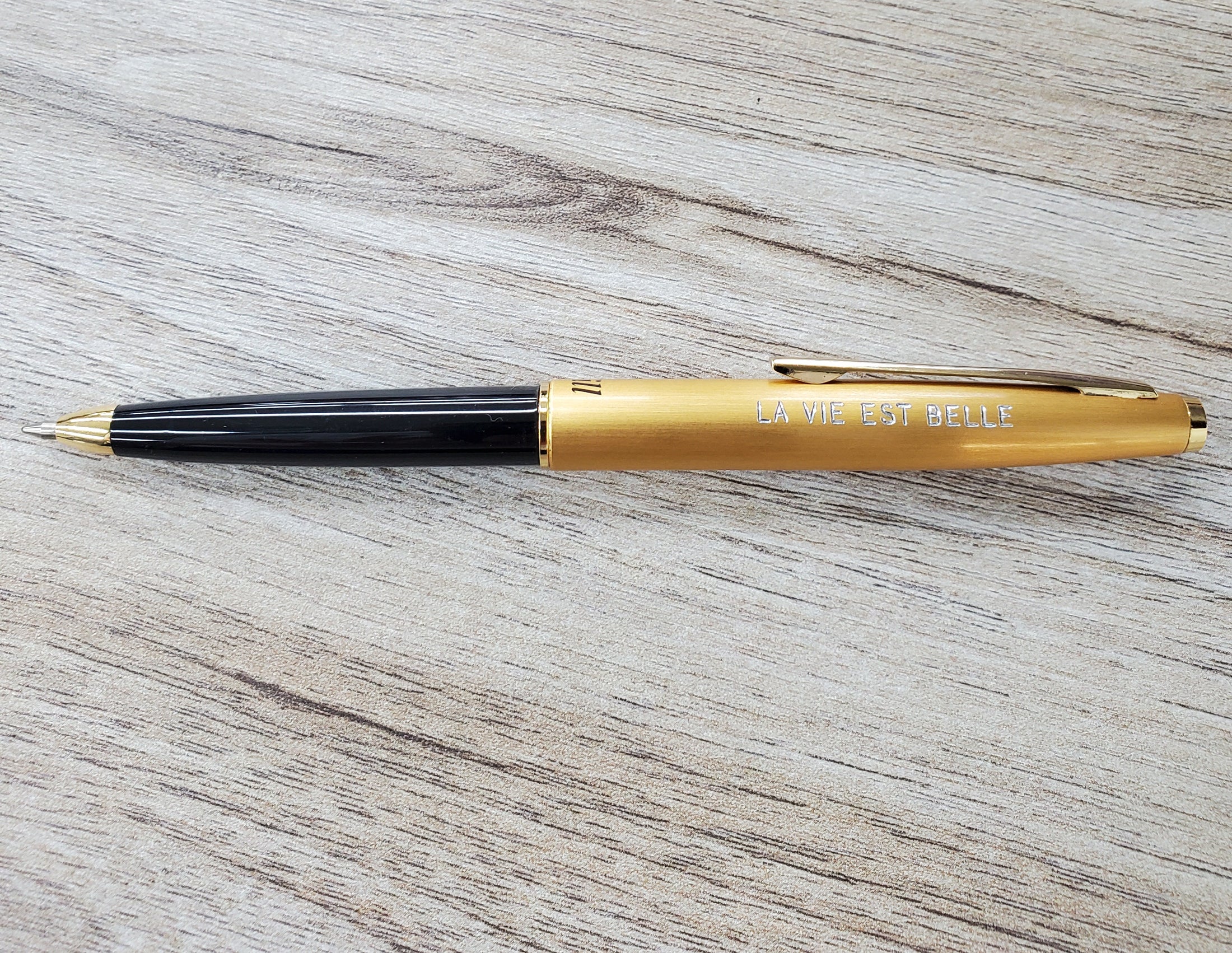 GRAVURE EN LETTRES CARRES PREMIÈRE LIGNE - PERSONNALISER STYLO "WILL"