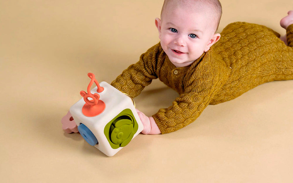 TAF TOYS - CUBE EN SILICONE PEEK & PLAY