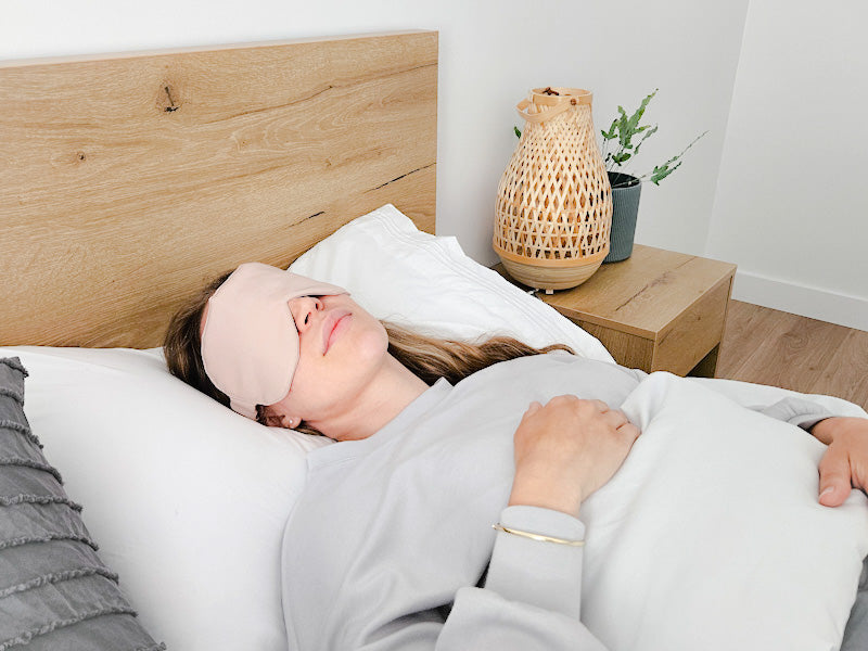 MASQUE DE SOMMEIL EN TENCEL ROSE PALE