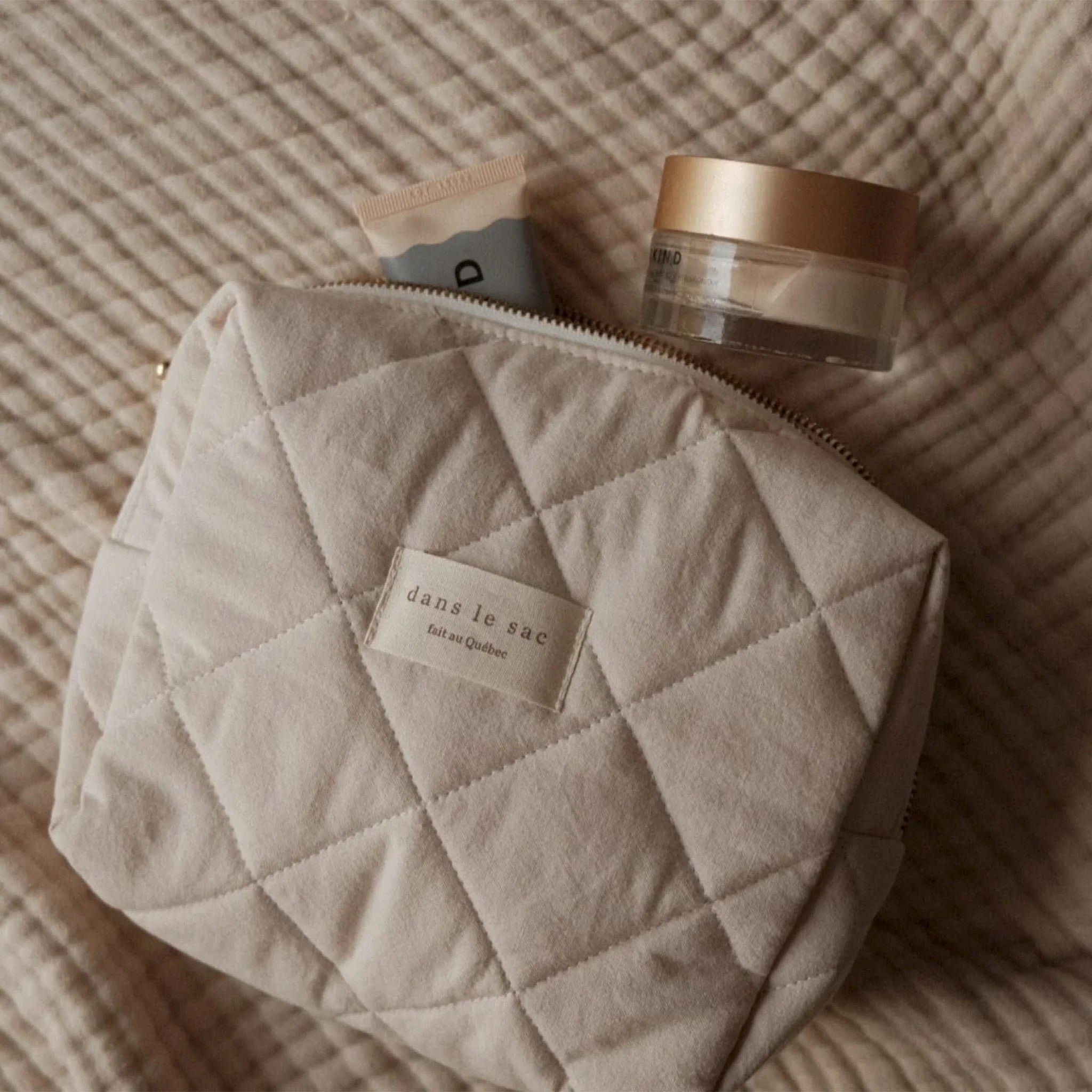 POCHETTE MATELASSÉE 8" X 6" X 3" - CRÈME
