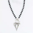 Charger l'image dans la visionneuse de la galerie, COLLIER BILLE NOIR PENDENTIF COEUR ARGENT
