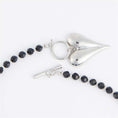 Charger l'image dans la visionneuse de la galerie, COLLIER BILLE NOIR PENDENTIF COEUR ARGENT
