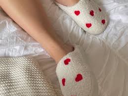 PANTOUFLE BLANC "COEUR ROUGE" PETIT 5-6