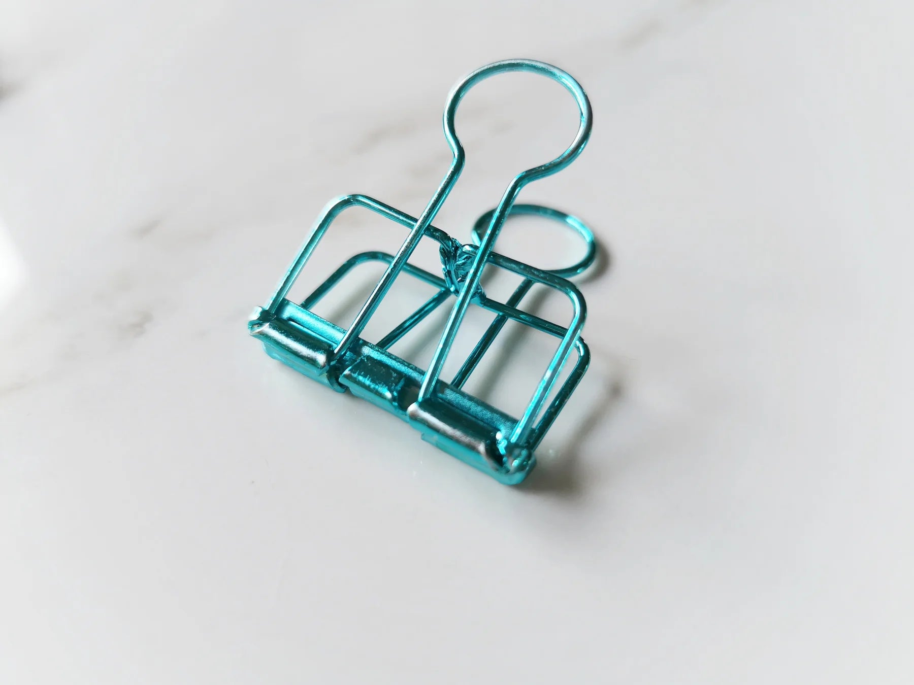 PAPIER & LATTE - PINCE PAPIER FIL DE METAL COULEUR BLEU PQ 4