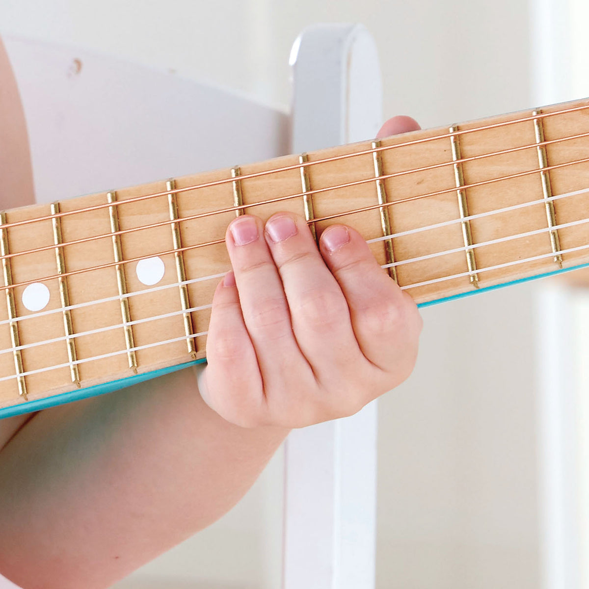 HAPE - MINI-GUITARE FLOWER POWER